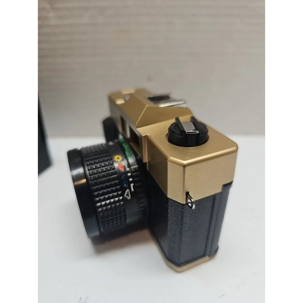 VINTAGE CAESARS ATLANTIC CITY SOUVENIR 35MM FILM CAMERA  GOLD CASE